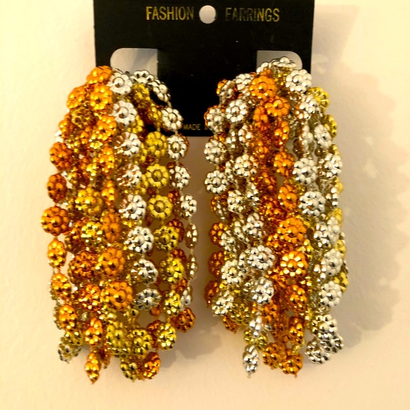 Earrings - Picture 1 of 2